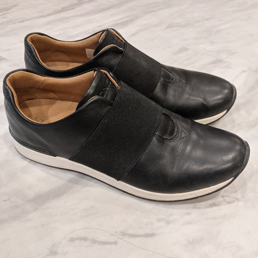 Vionic Sneakers sz 10 Black